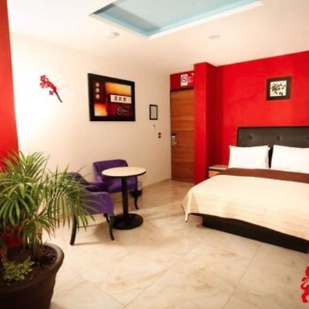 פואבלה Hotel Leones מראה חיצוני תמונה