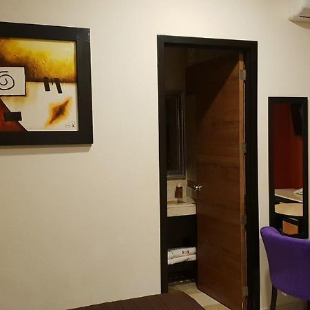 פואבלה Hotel Leones מראה חיצוני תמונה