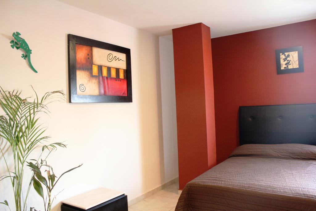 פואבלה Hotel Leones מראה חיצוני תמונה