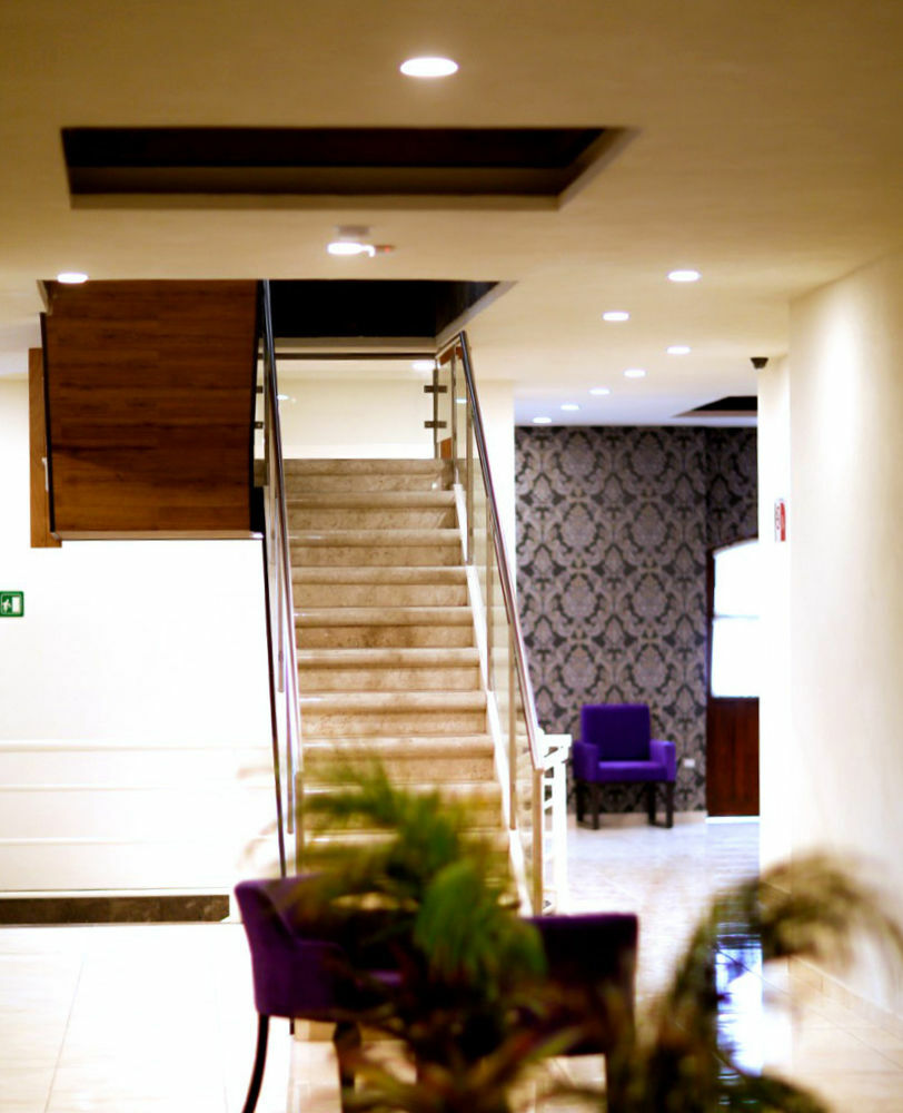 פואבלה Hotel Leones מראה חיצוני תמונה